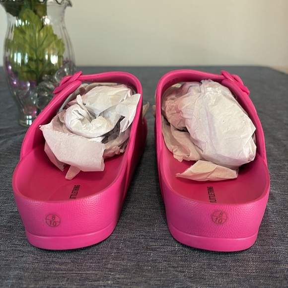 NIP PrettyLittleThing Women’s Sz 8 Pink Wide Fit Rubber Buckle Footbed Sliders - Picture 3 of 5